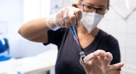 Olaszországban már több mint egymillió adag koronavírus elleni oltást adtak be