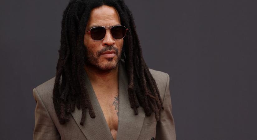 Amikor a fekete nem hoz balszerencsét, sőt – Lenny Kravitz pompás bejárati ajtaja
