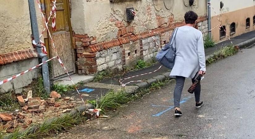 Teljes kilakoltatás indult Pécsen