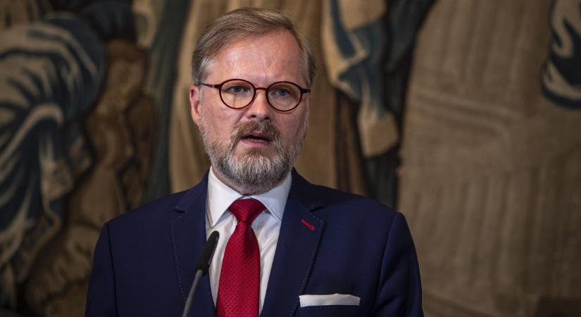 Cseh kormányfő Robert Ficónak: Ne akadályozza az oroszok elleni szankciókat!