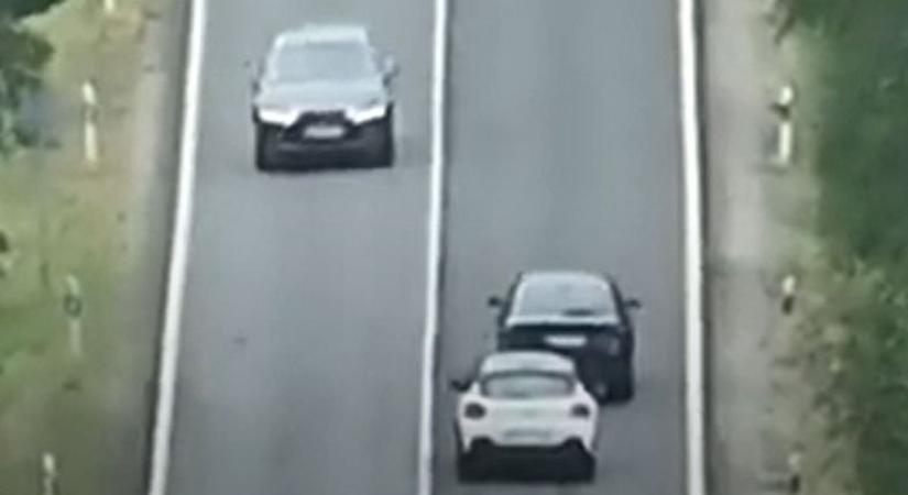 Hajmeresztő előzéseket vett fel a rendőrségi drón, mutatjuk a legelképesztőbb manővereket