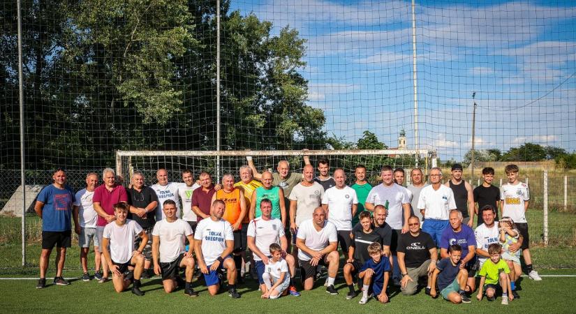 Az egykori klubvezető unokái is pályára léptek a generációs futballmeccsen (képgalériával, videóval)