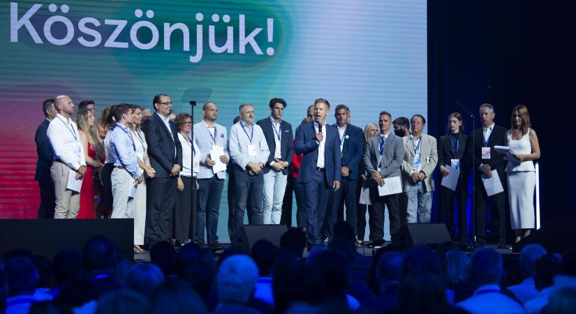 Elemzők: a Tisza Pártnak a kormányváltáshoz Fidesz-szavazókat is meg kellene szólítania