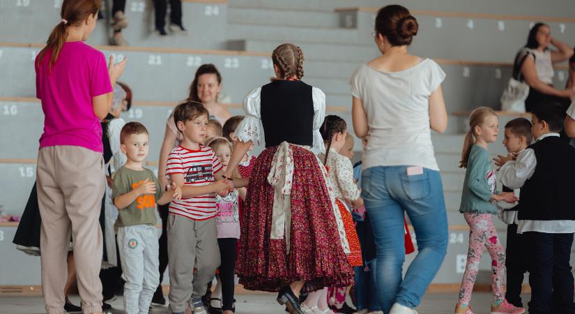 Bizalom és bizonytalanság: meglepően alacsony számokkal indul a kassai magyar elsősök tanéve