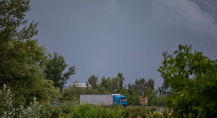 Eltűnt fiatalokat kerestek és is lopások történtek a viharban