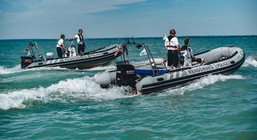 Elsodródott unokája után úszott be és majdnem elmerült a nagypapa a Balatonban