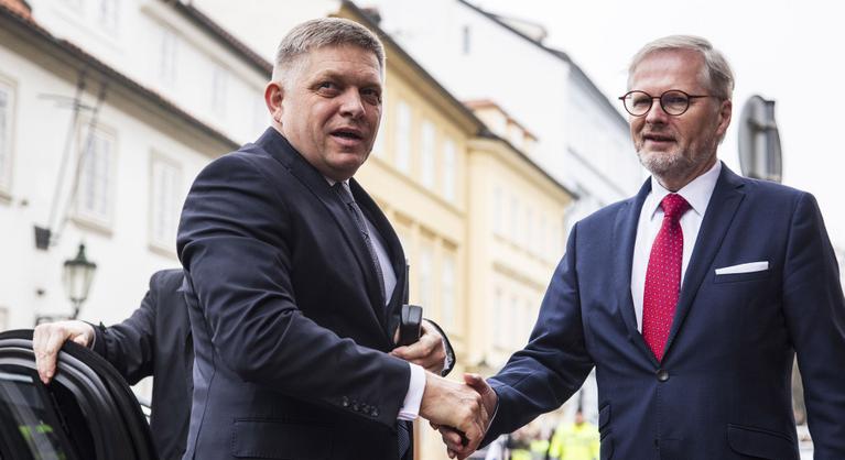 Levélben győzködik Robert Fico-t vétója feloldásáról, miközben újabb ország ellenzi az Oroszország elleni szankciót