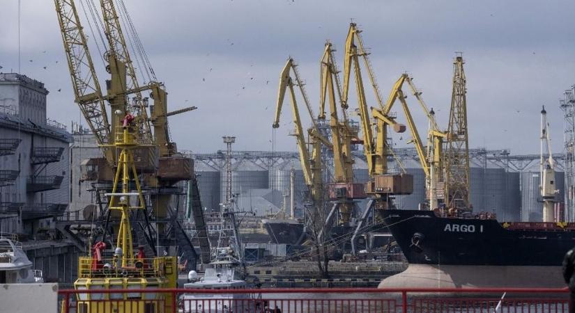 Jogállami siker és az ukrán exportkikötő: gabona gyulladt fel, hatalmast csaltak, amerikai kézbe hullott