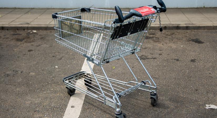Nyugdíjasok verekedtek a Lidl előtt, egy idős nő meghalt