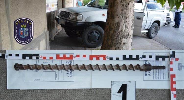 A rendőrök előtt esett egy férfi fúrószárral a volt albérlőjének Kecskeméten