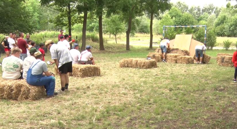 Szórakoztató versenyszámok a tikosi parasztolimpián