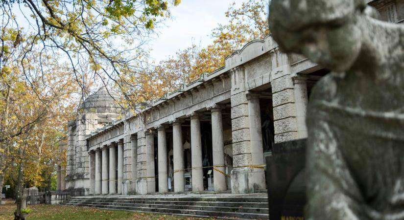 Négy kaput is bezárnak, ezentúl csak a főbejáraton keresztül lehet bejutni a Farkasréti temetőbe