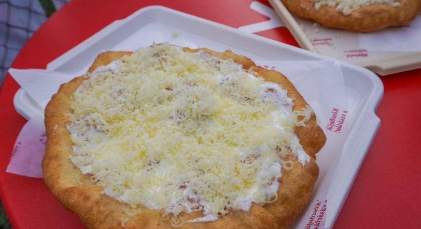 3600 forint egy lángosért? Ilyen árakkal találkozhat a Balatonnál