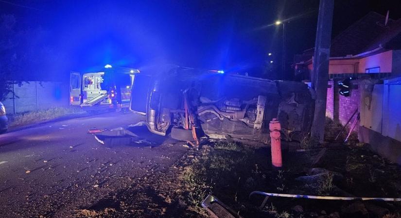 Szörnyű baleset hajnalban Boldogon – a roncsból kellett kiszabadítani az utast