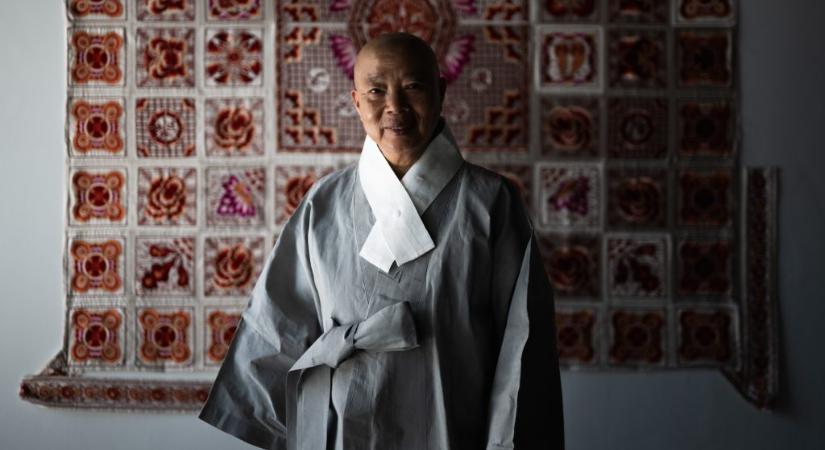 „Nincs olyan, hogy finom vagy nem finom” – interjú a buddhista apácával, akinek a Netflix és a híres séfek is csodájára járnak