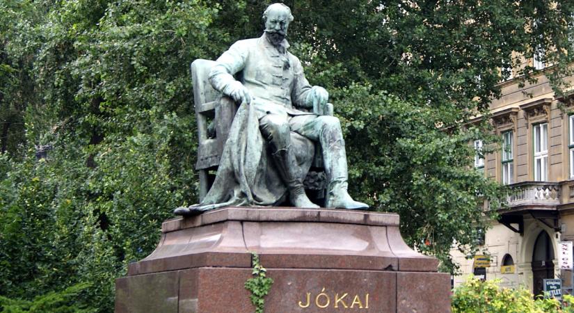 Regélő kisvonatokkal ünneplik Jókai Mór születésének 200. évfordulóját