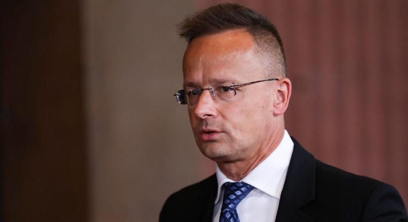 Szijjártó Péter: Ukránok kényszersoroznak, Brüsszel félrenéz