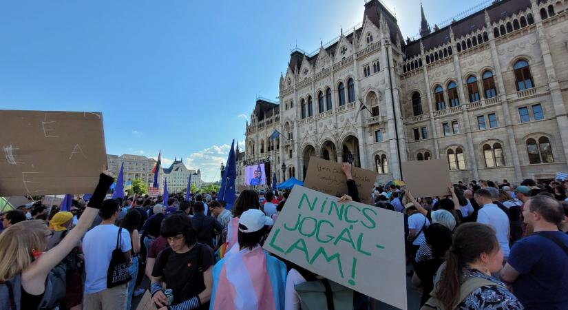 Hadházy-féle tüntetések: hat parlamenti képviselő mentelmi jogának felfüggesztését kéri az ügyészség