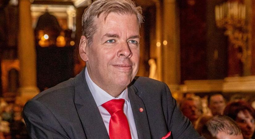 Elhunyt Schmuck Andor, 54 éves volt a politikus, aki fiatalon trabanttal indult Egerbe