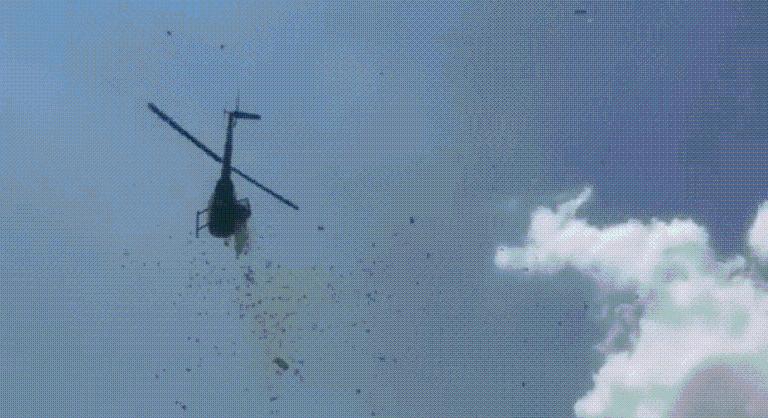 Helikopterből szórták ki az elhunyt üzletember megtakarítását a temetése alatt