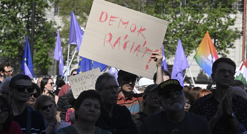 Döntött a legfőbb ügyész: felfüggesztené az ellenzéki képviselők mentelmi jogát a tüntetések miatt