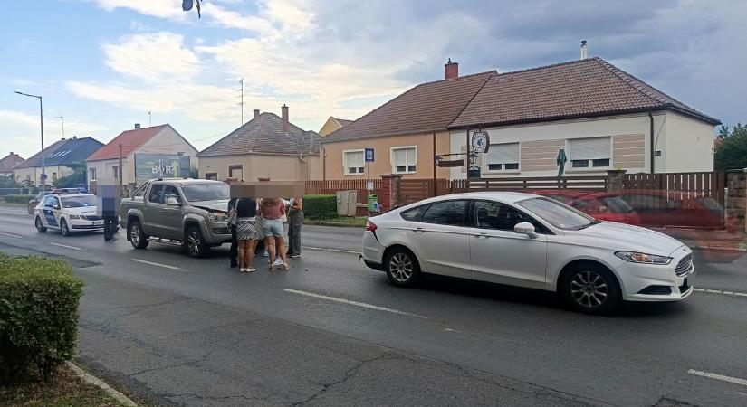 Gyalogátkelőhelynél történt baleset Szombathelyen - fotók