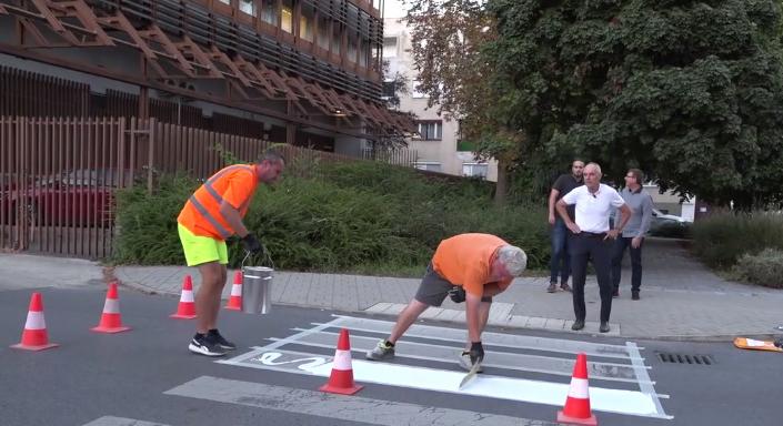 Újrafestik az útburkolati jeleket a városban