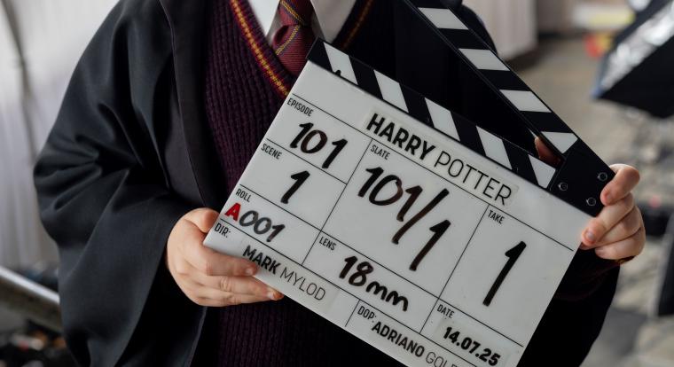 Hivatalosan is elindult a Harry Potter sorozat forgatása, itt az első kép a címszereplőről jelmezben