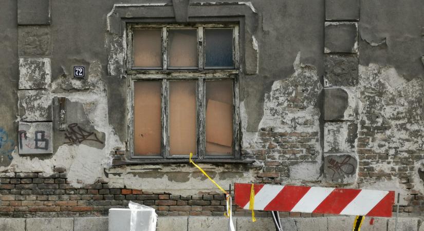 Felmérés: a jelenlegi ütemben háromszáz év alatt se újulna meg a hazai ingatlanállomány