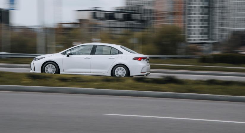 Vedlenek az autók, beperelték a Toyotát