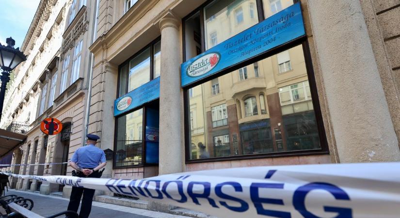 Rejtélyes körülmények: ezeket vitték el Schmuck Andor lakásából a rendőrök - Fotó