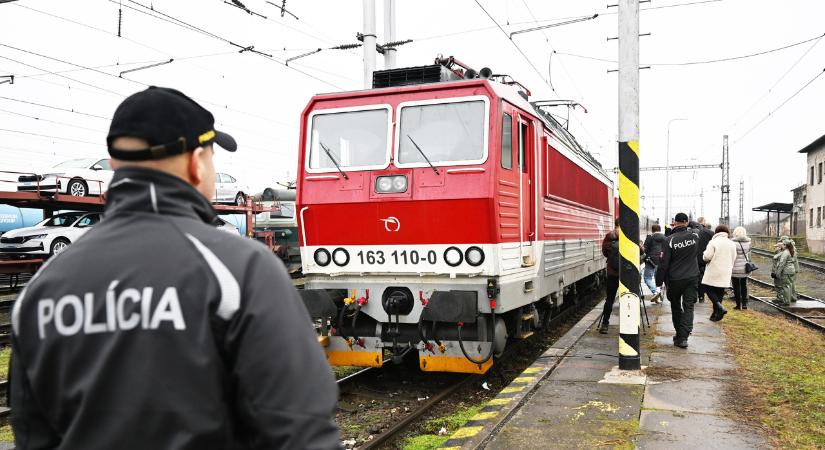 Háromezer rendőr igényelt vasúti igazolványt