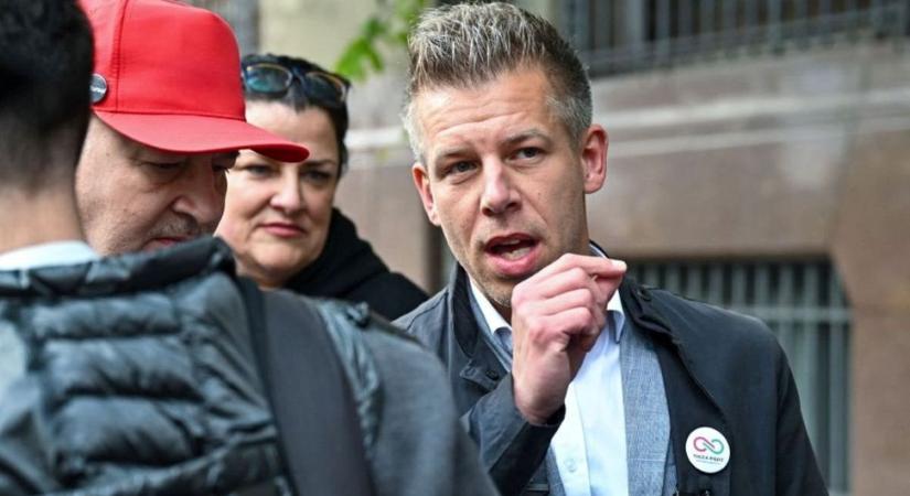 Bolondokháza: Magyar az ellenálló, Hadházy a kollaboráns?