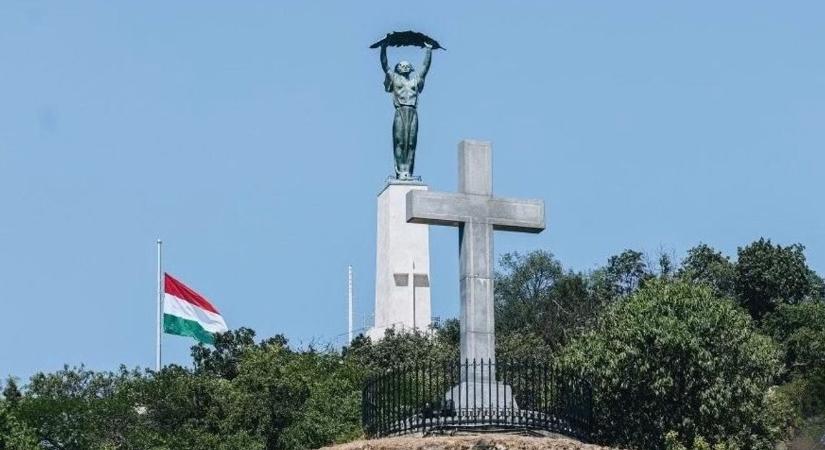 Megszólalt a szakértő: „A szégyen 1945. évi IX. törvénybe iktatott jelképe magasodott a fejünk fölé máig”