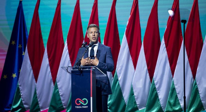 Magyar Péter Tusványossal egy időben mond beszédet Székesfehérváron