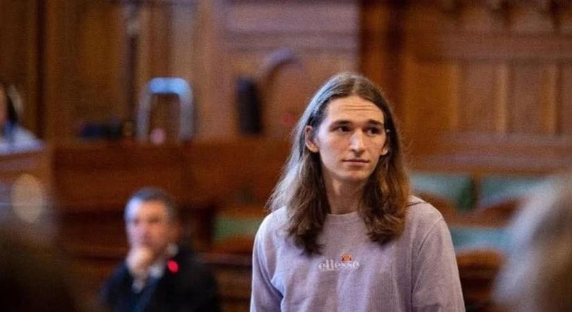 Teljesen kikészült a magyarokra vascsővel támadó „nembináris” német antifa – abbahagyja az éhségsztrájkot!