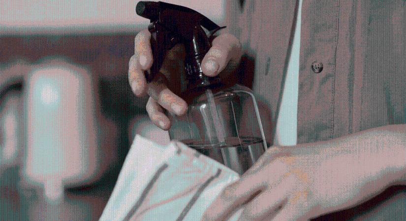 5 háztartási eszköz, amit soha nem szabadna vízzel tisztítanod