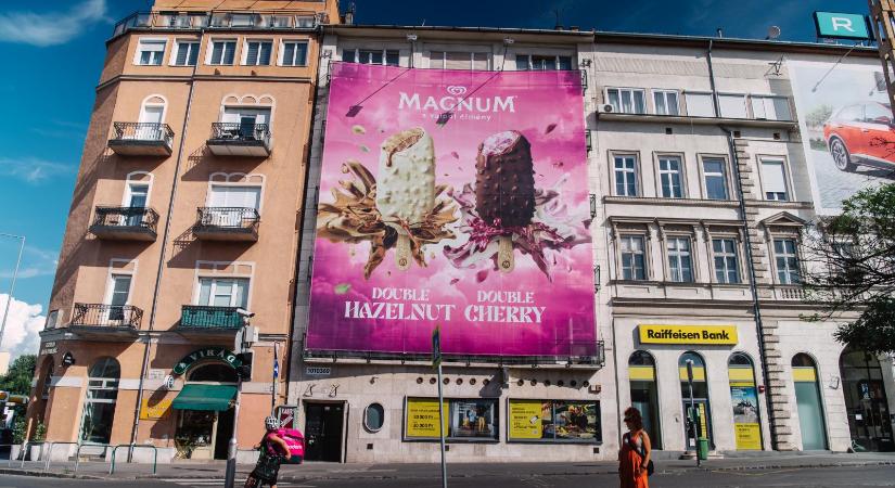 Balkáni reklámkupleráj uralkodhat el Budapest épületeinek homlokzatain egy háborús veszélyhelyzetre hivatkozó jogszabály-módosítás nyomán