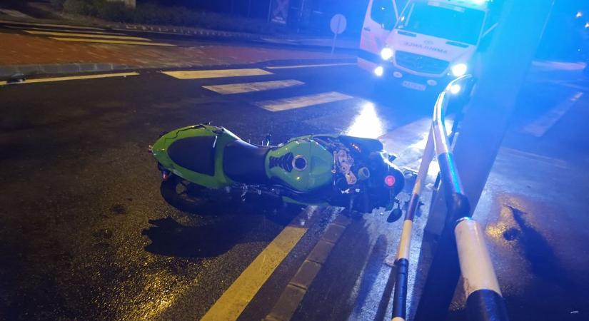 Motoros baleset történt Nyíregyházán! Mentők vitték el a sérültet! - fotók!
