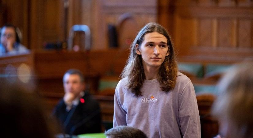 14 kilót fogyott, szívmegállás fenyegette, leállt az éhségsztrájkkal a Magyarországon fogvatartott német antifa aktivista