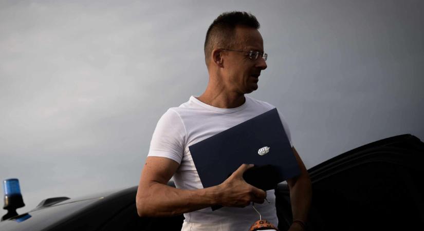 Szijjártó Péter nagyon harciasan indult Brüsszelbe – de valamit elfelejtett