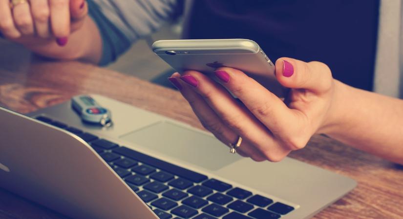 Akkor is negatívan hat a szülő-gyermek kapcsolatra a telefon, amikor nem netezünk