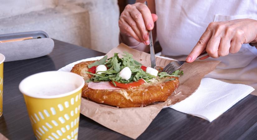 Négy házi lángos recept: nem csak a sajtos-tejfölös létezik!