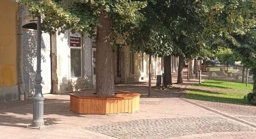 Új pad Sátoraljaújhelyen: „Nekem tetszik!” Kinek nem?