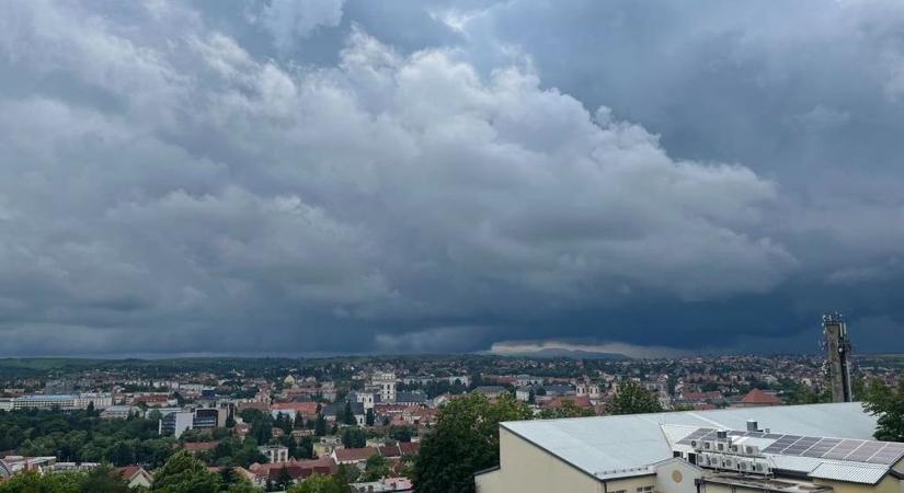 Kedden érdemes elővigyázatosnak lenni, hiszen vészjelzést adtak ki Hevesre