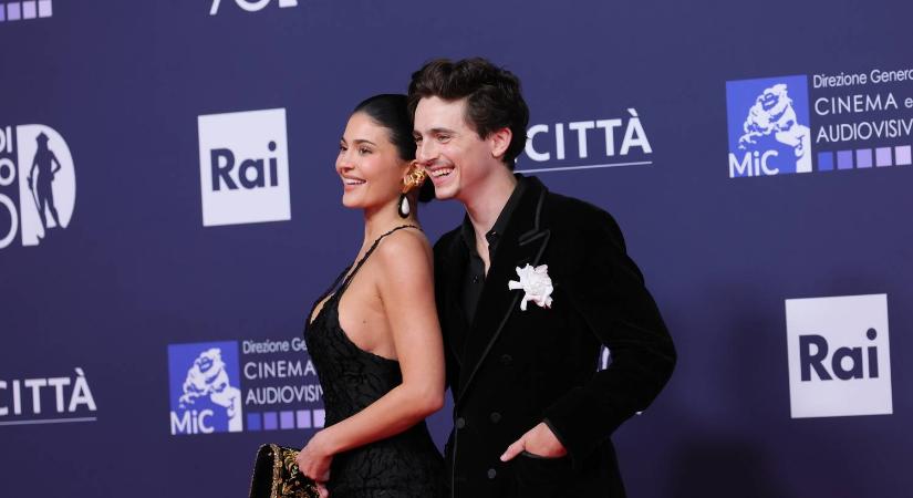 Budapesten van Kylie Jenner és Timothée Chalamet: itt fotózták le őket