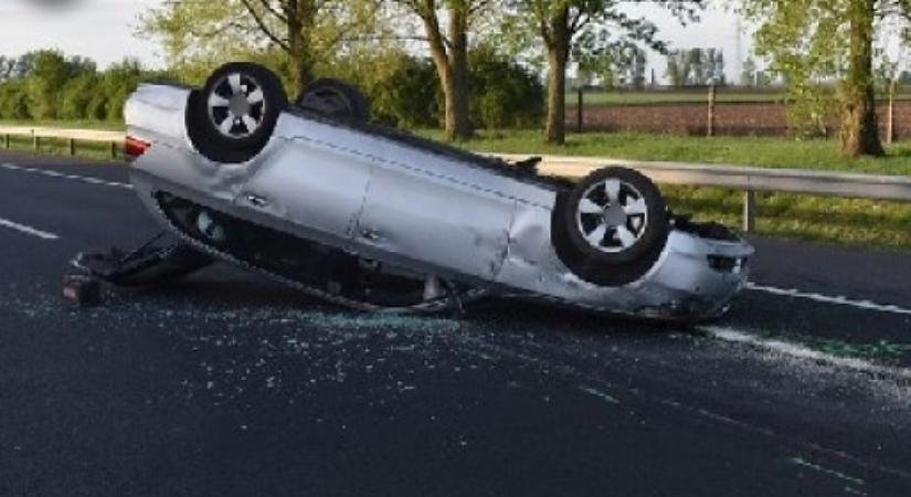 Vádat emeltek a férfi ellen, aki kábítószerezve törte össze autóját Debrecen közelében