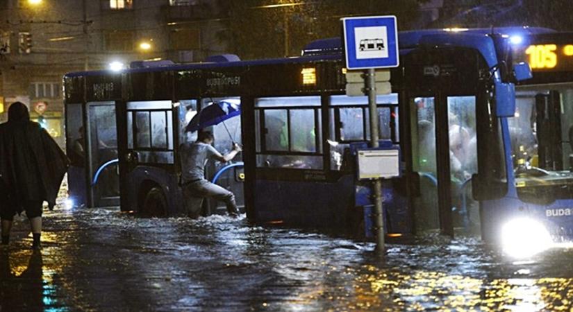 Megérkezett a szupercella és a jégeső! Mindenki vonuljon védett helyre ezekben a megyékben!