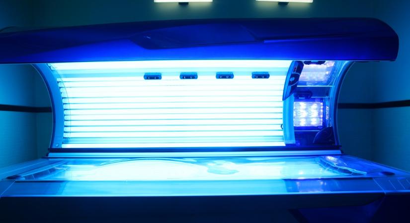 Meztelenül szoláriumozó nőt kukkolt egy férfi Százhalombattán: addig fotózgatta, amíg lebukott