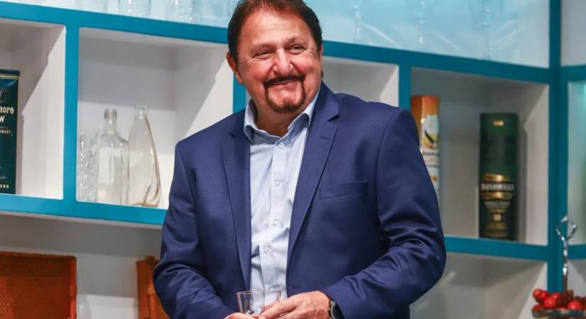 Szerednyey Béla fiatalabb feleségével közös címlapon: Szilvia rendkívül csinos nő
